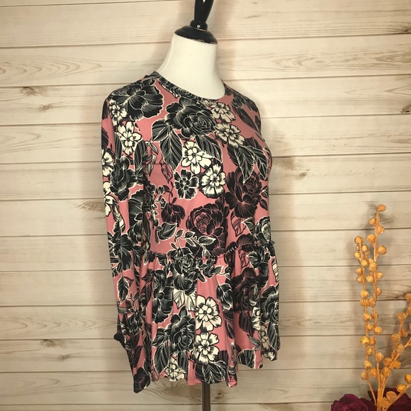 A&D Relaxed Ruffle Tee - Picture 3 of 4